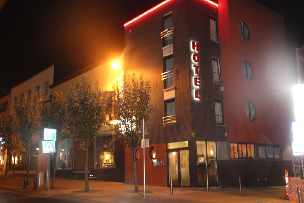 Hotel La Louve Ла-Лувьер Экстерьер фото