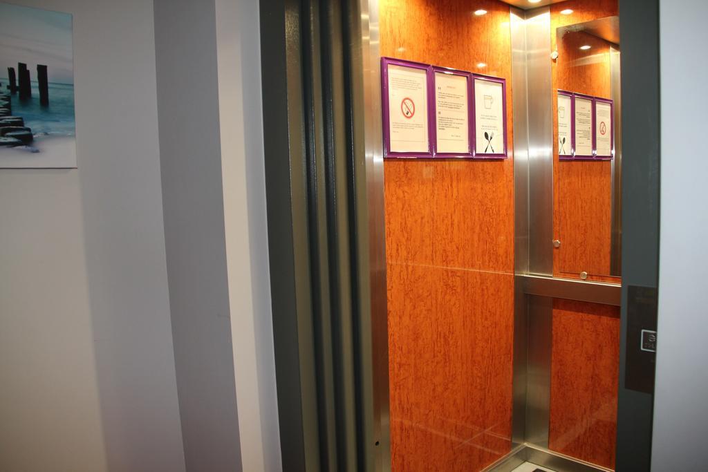 Hotel La Louve Ла-Лувьер Экстерьер фото