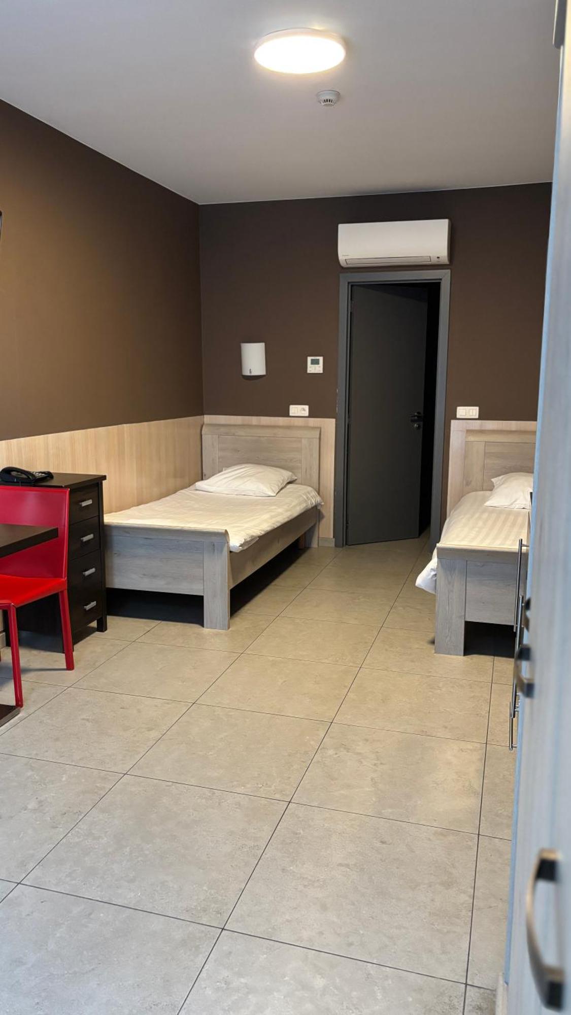 Hotel La Louve Ла-Лувьер Экстерьер фото