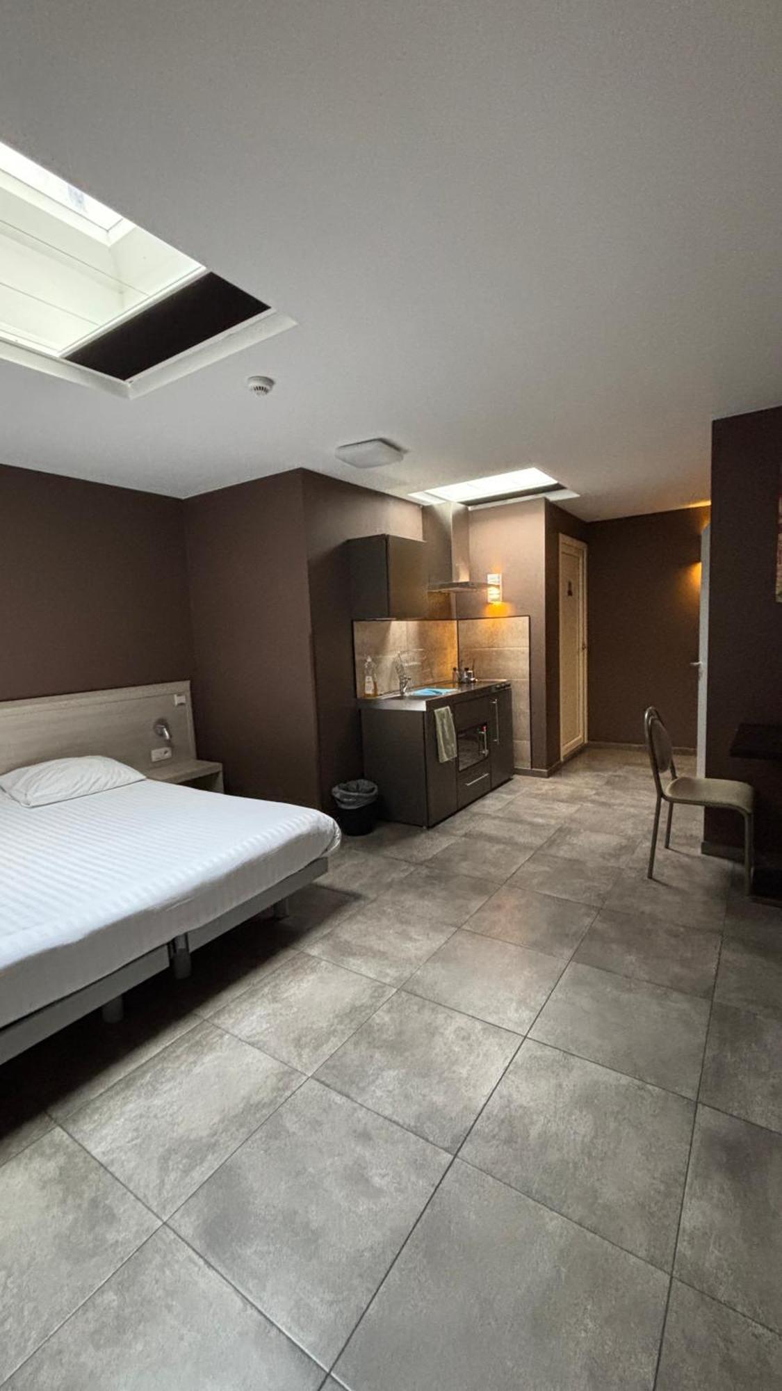 Hotel La Louve Ла-Лувьер Экстерьер фото