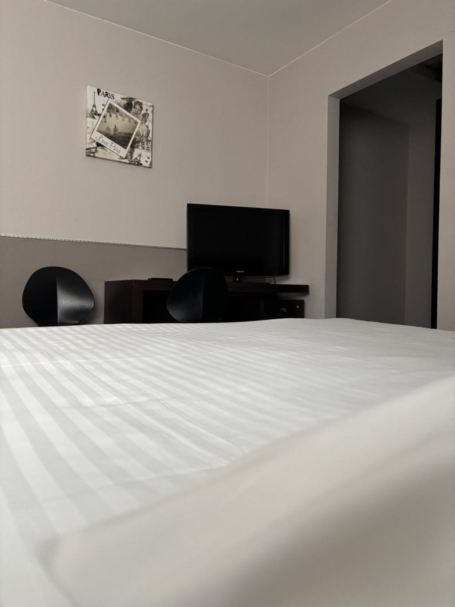 Hotel La Louve Ла-Лувьер Экстерьер фото