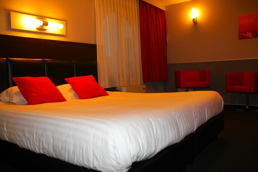 Hotel La Louve Ла-Лувьер Экстерьер фото
