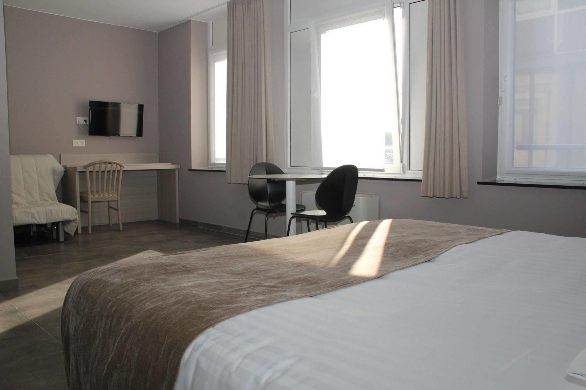 Hotel La Louve Ла-Лувьер Экстерьер фото
