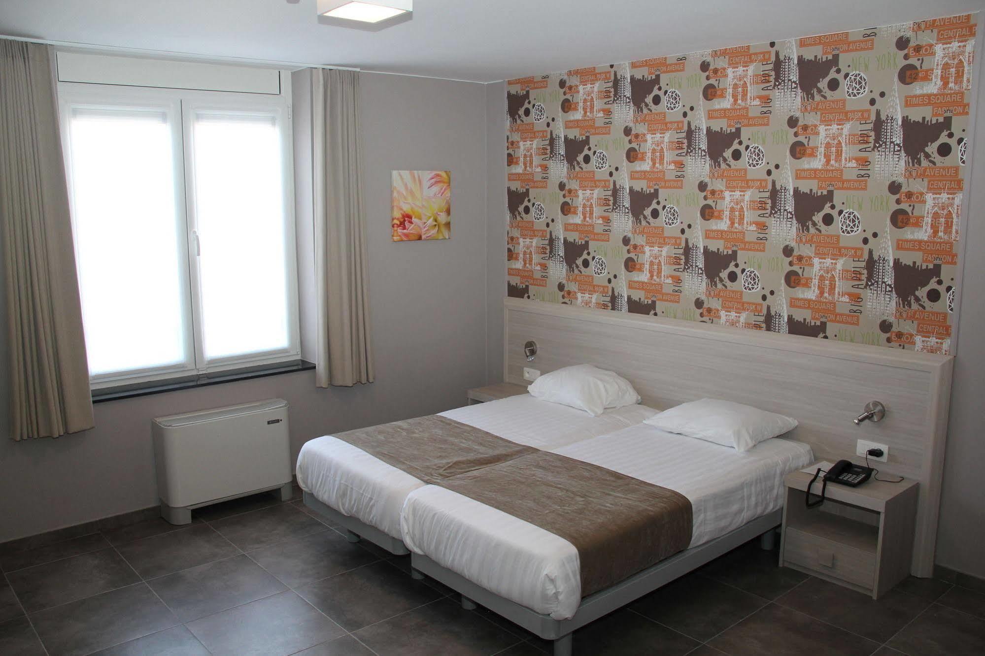Hotel La Louve Ла-Лувьер Экстерьер фото